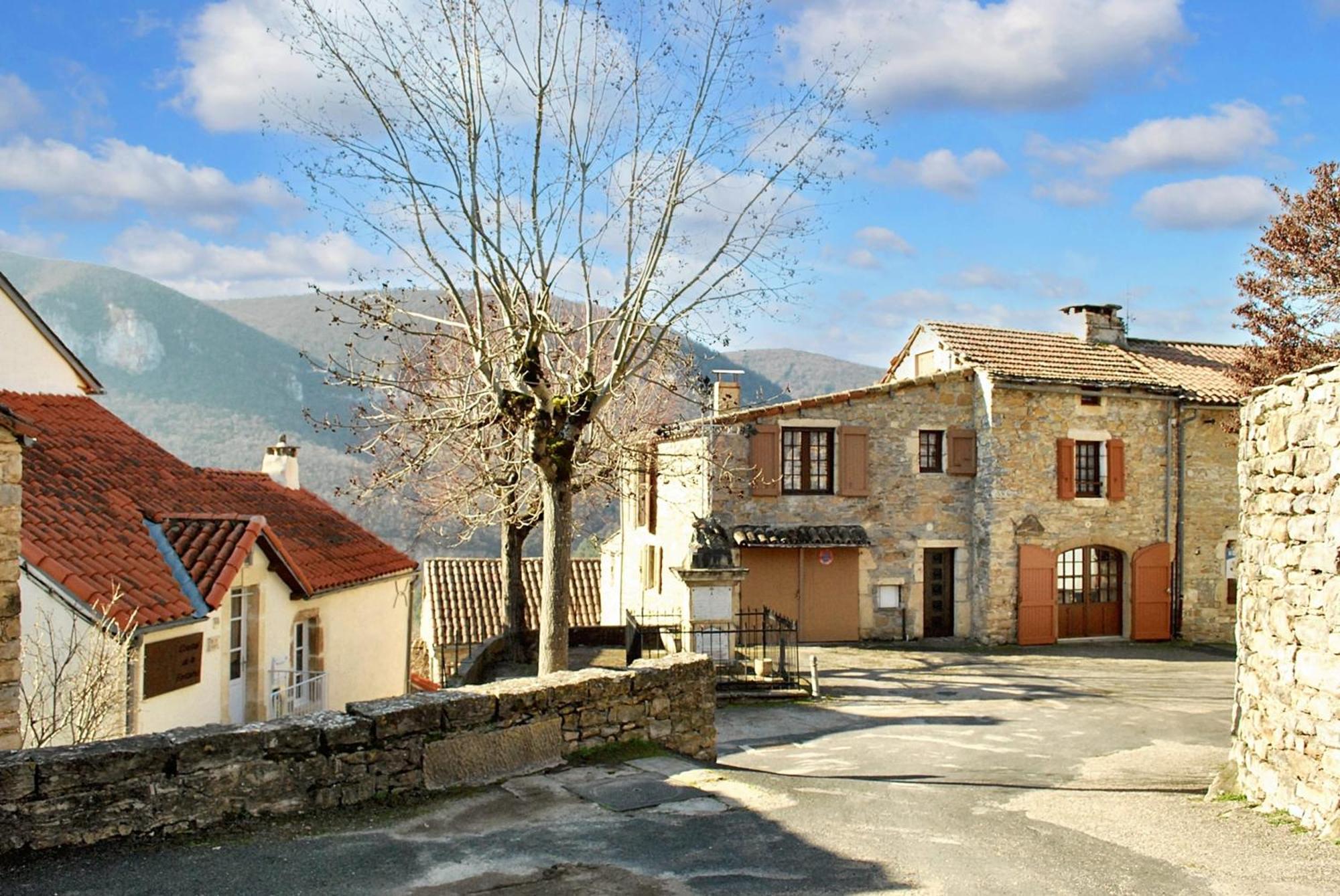Maison Charmante Avec Vue Sur La Montagne, Mostuéjouls Exteriör bild